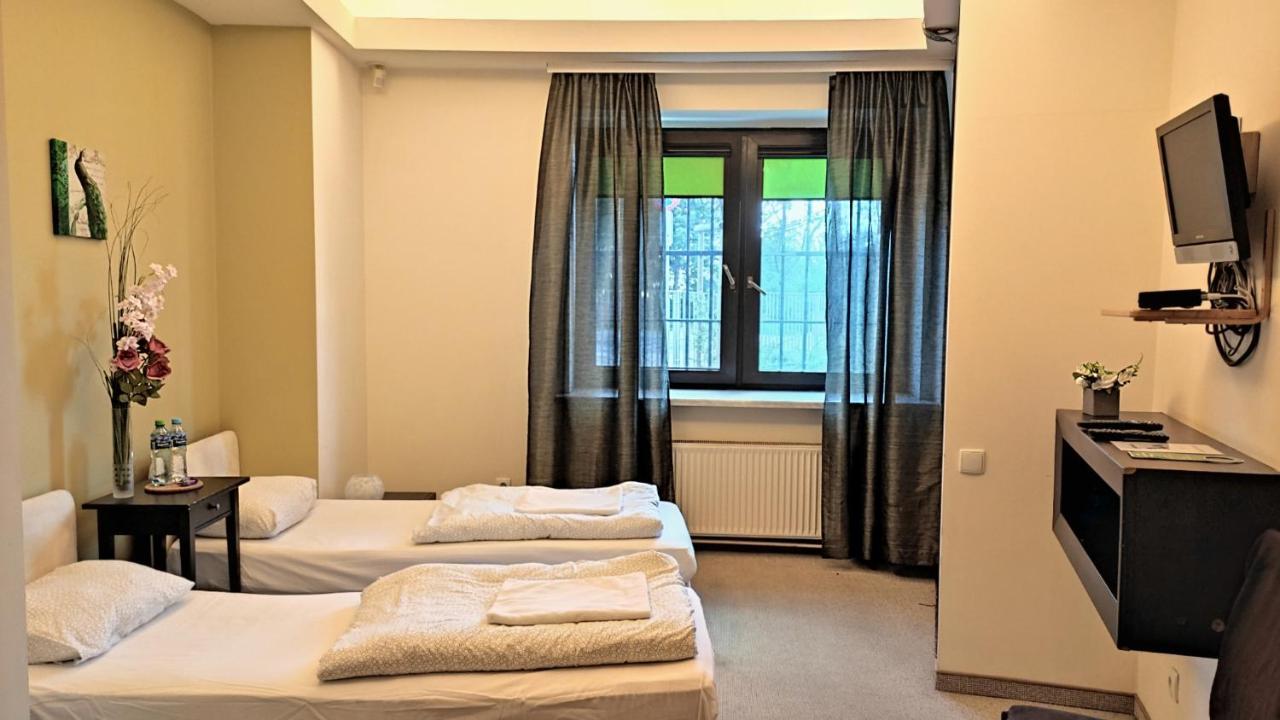 Helvetia Plus B&B - Private Rooms And Apartments Warschau Exterior foto