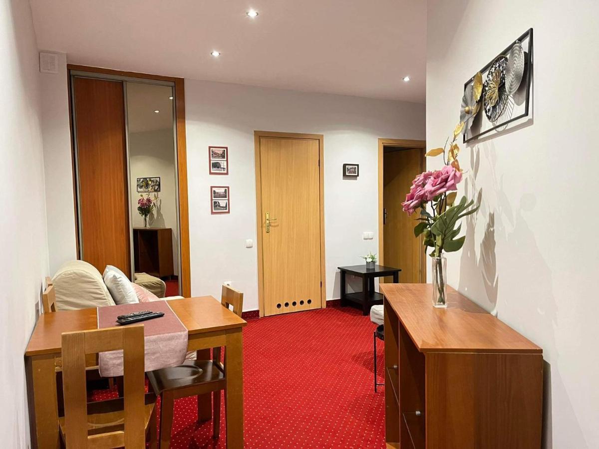 Helvetia Plus B&B - Private Rooms And Apartments Warschau Exterior foto