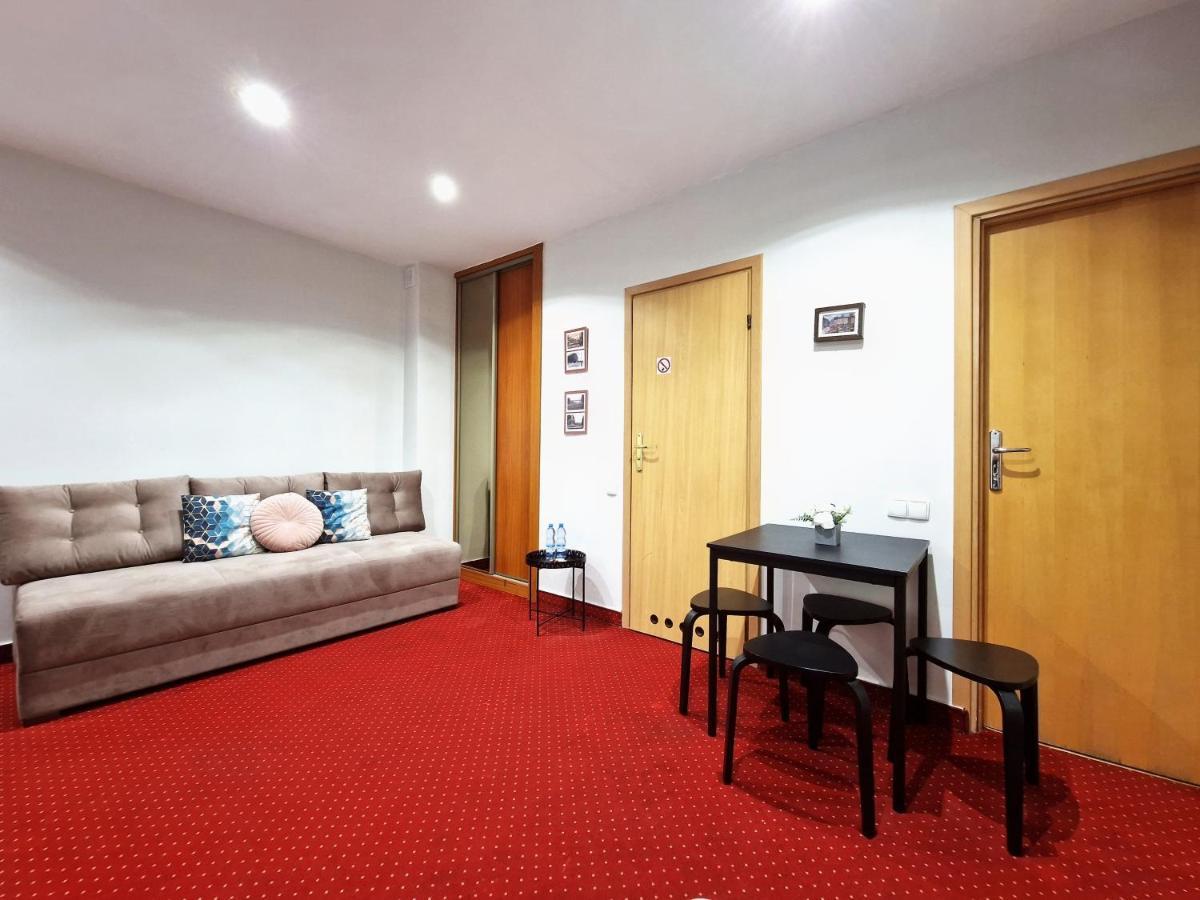 Helvetia Plus B&B - Private Rooms And Apartments Warschau Exterior foto