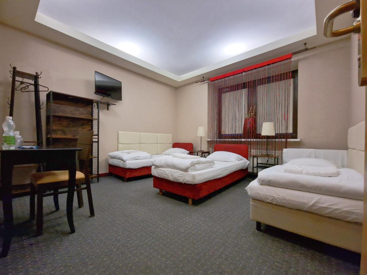 Helvetia Plus B&B - Private Rooms And Apartments Warschau Exterior foto