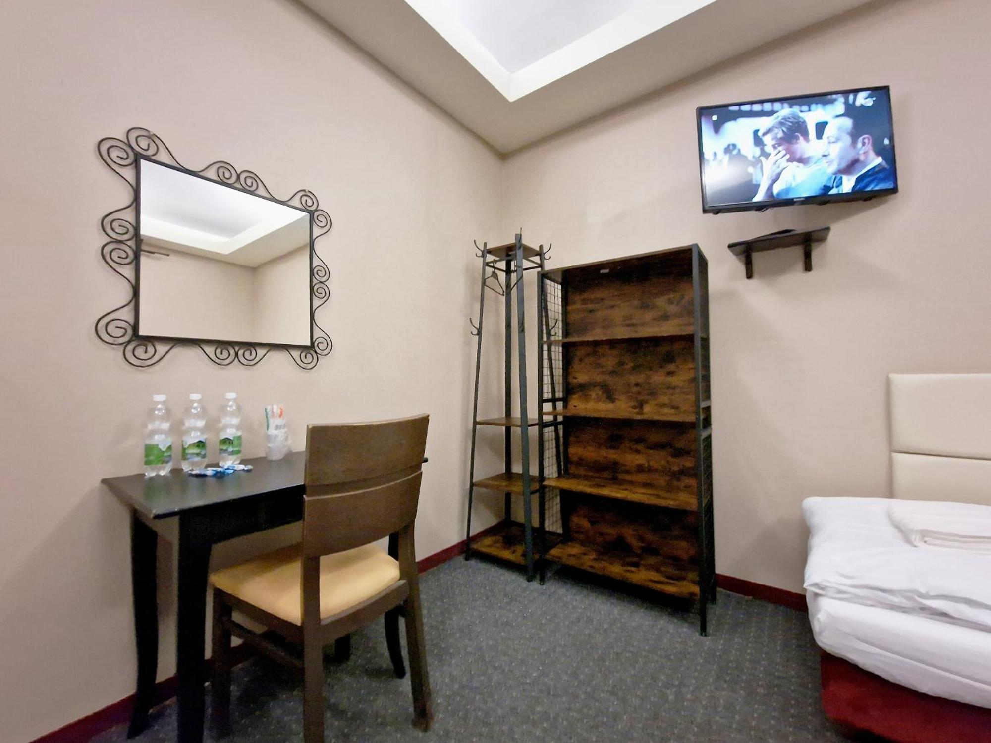 Helvetia Plus B&B - Private Rooms And Apartments Warschau Exterior foto